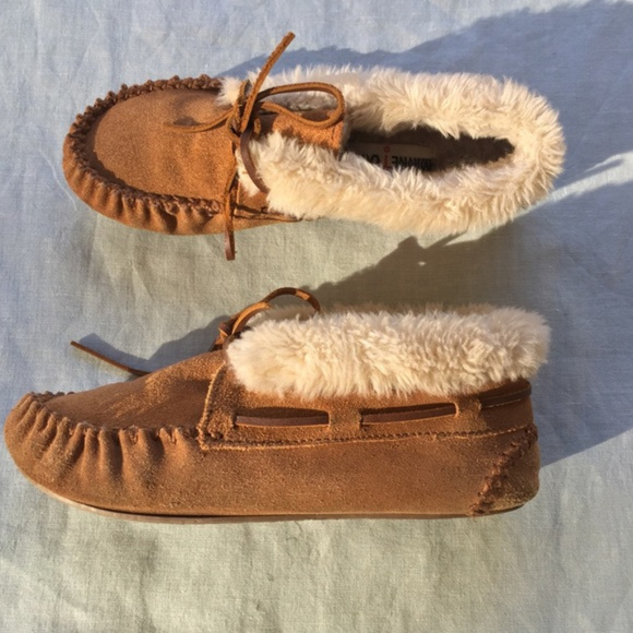 Minnetonka Shoes - Minnetonka Chrissy suede leather bootie slippers
